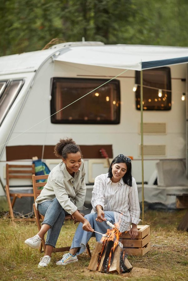 Quelles solutions pour dormir confortablement en camping par temps de pluie torrentielle ?
